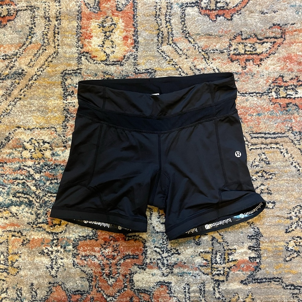 Lululemon size 6 Wet Dry Tri Shorts